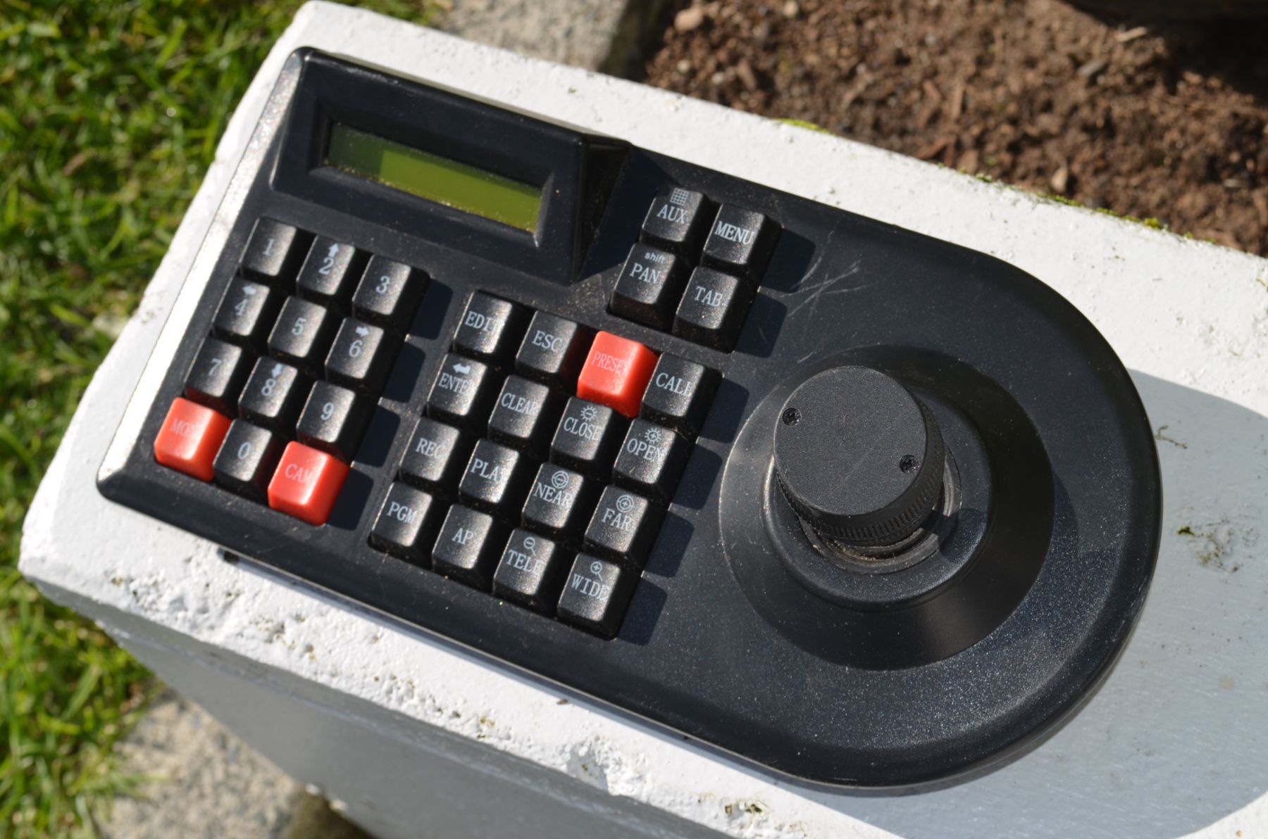 Control keyboard for outdoor bird scaring device